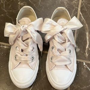 Paten Leather Converse Woman’s size 5